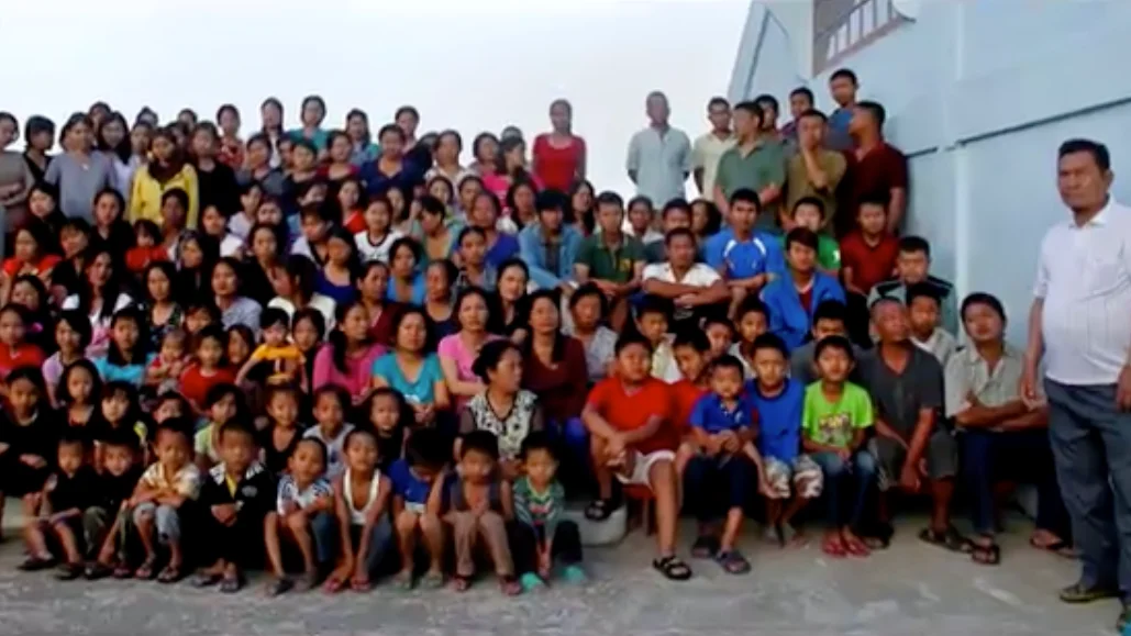 Muere el líder de una secta considerada la familia más grande del mundo. Muere el líder de una secta considerada la familia más grande del mundo.