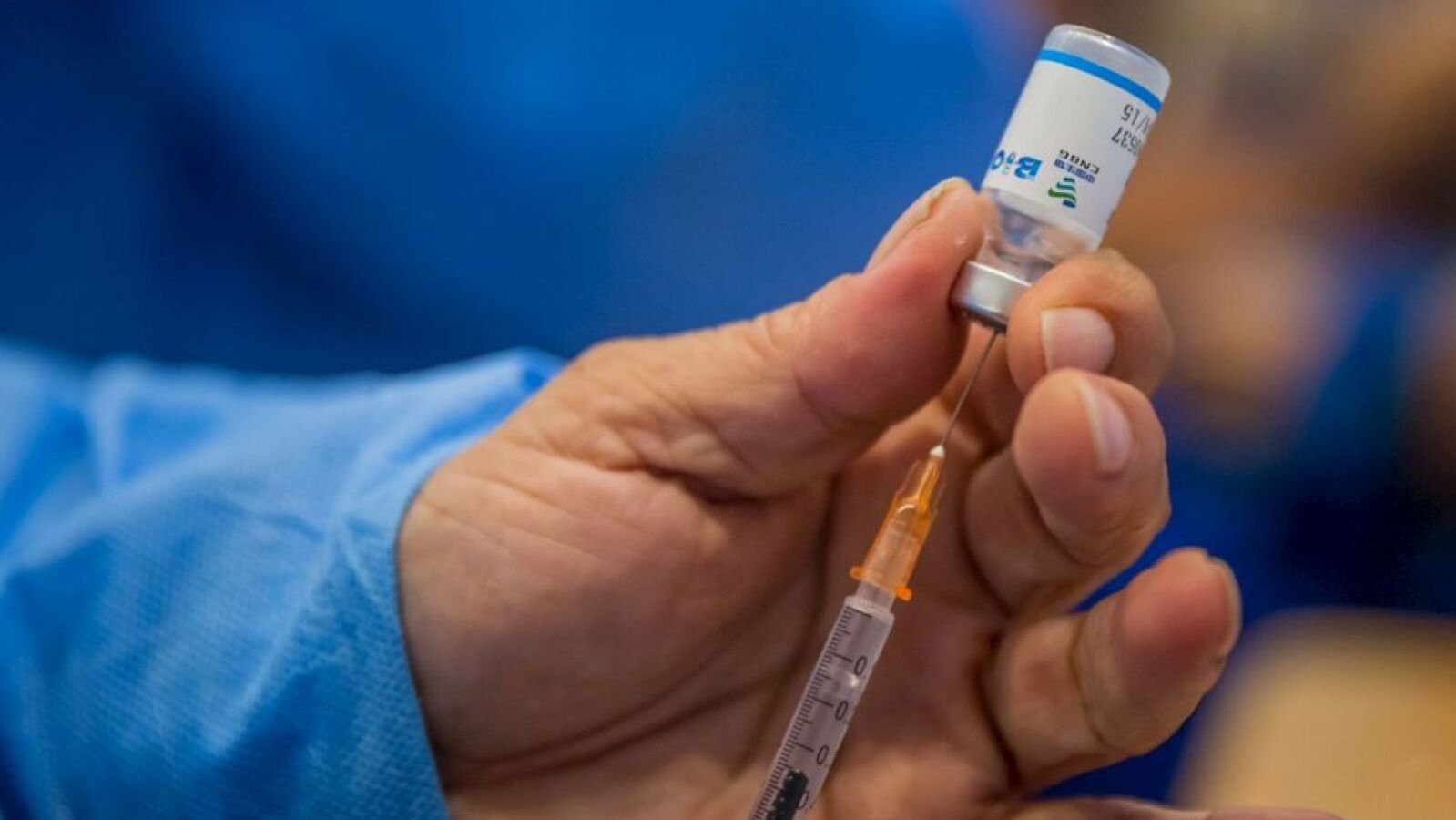 Madrid, Galicia y Andalucía adelantan la segunda dosis de AstraZeneca para los mayores de 60 años 