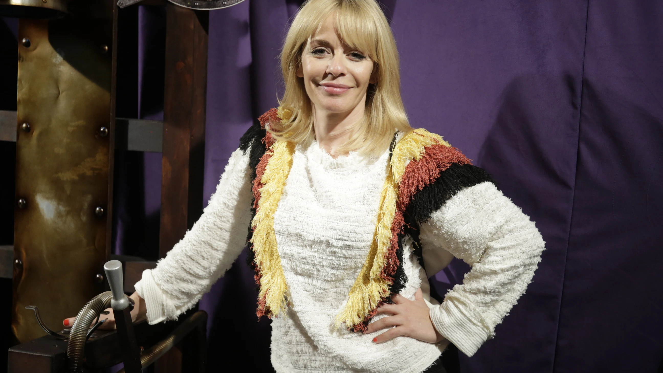 Mar&iacute;a Ad&aacute;nez posando ante los medios