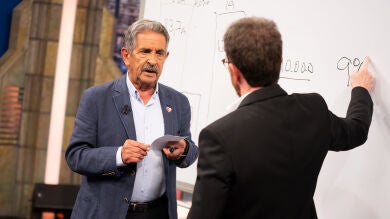 Miguel Ángel Revilla muestra gráficamente en 'El Hormiguero 3.0' sus previsiones económicas