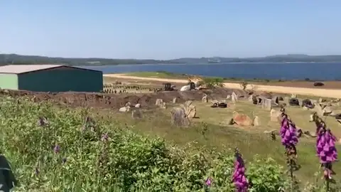 Muere un niño de 11 años en una excursión del colegio al caer al embalse de A Fervenza en Mazaricos Muere un niño de 11 años en una excursión del colegio al caer al embalse de A Fervenza en Mazaricos