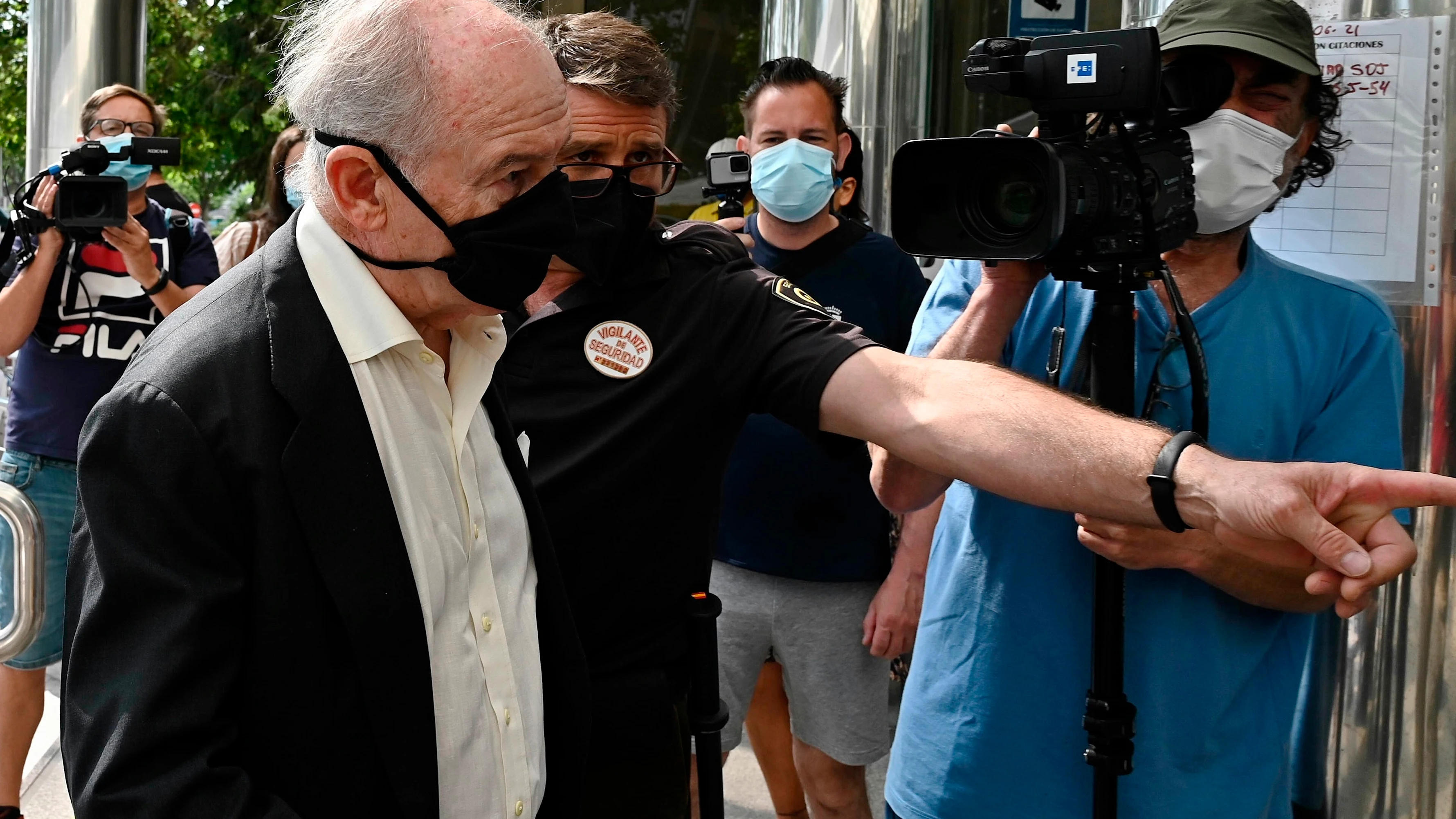 Rodrigo Rato no presenta los 65 millones de fianza dentro de plazo y se atiene al embargo preventivo de sus bienes Rodrigo Rato no presenta los 65 millones de fianza dentro de plazo y se atiene al embargo preventivo de sus bienes