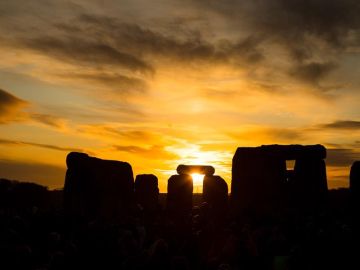 Horario y dónde ver el solsticio de verano de Stonehenge en directo	