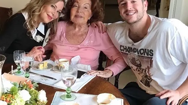 Ana Garc&iacute;a Obreg&oacute;n, su hijo Alex Lequio y su madre Ana Obreg&oacute;n Navarro