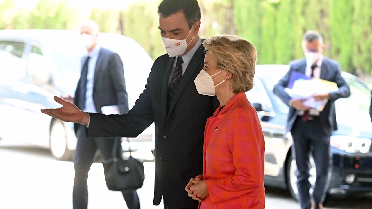 El presidente del Gobierno, Pedro S&aacute;nchez, recibe a la presidenta de la Comisi&oacute;n Europea, Ursula von der Leyen, este mi&eacute;rcoles en la sede de Red El&eacute;ctrica Espa&ntilde;ola en Madrid