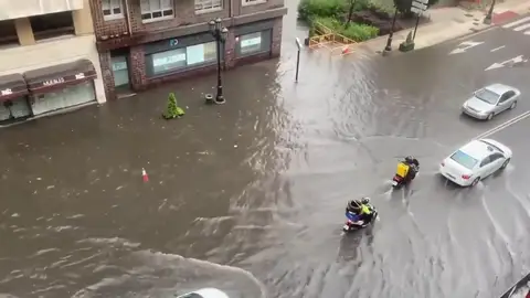 El video de la espectacular tromba de agua que ha caído esta tarde en Oviedo El video de la espectacular tromba de agua que ha caído esta tarde en Oviedo