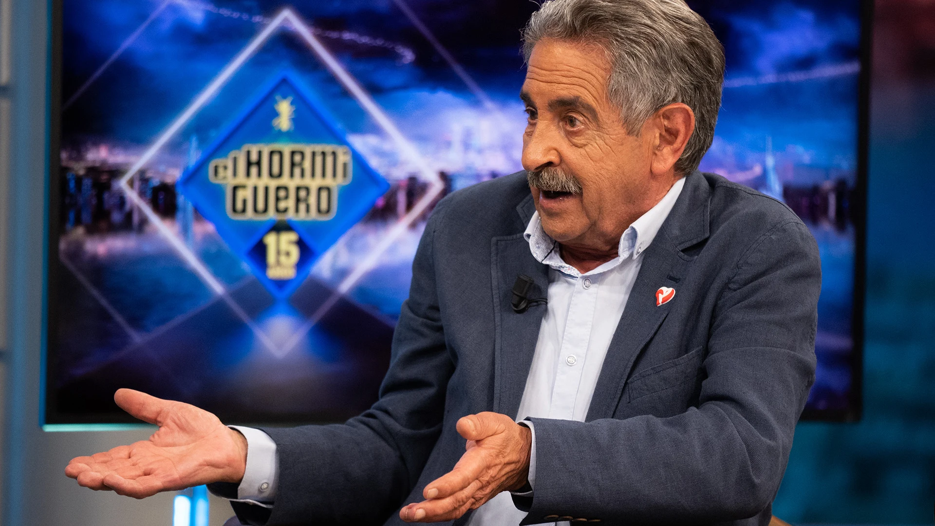 De hacerse fotos con él a llamarle "hijo puta": así ha cambiado la relación de los ciudadanos con Miguel Ángel Revilla De hacerse fotos con él a llamarle "hijo puta": así ha cambiado la relación de los ciudadanos con Miguel Ángel Revilla