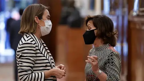 Cuca Gamarra y Carmen Calvo Cuca Gamarra y Carmen Calvo