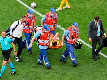 Mario Fernandes, hospitalizado tras una aparatosa caída durante un partido de la Eurocopa