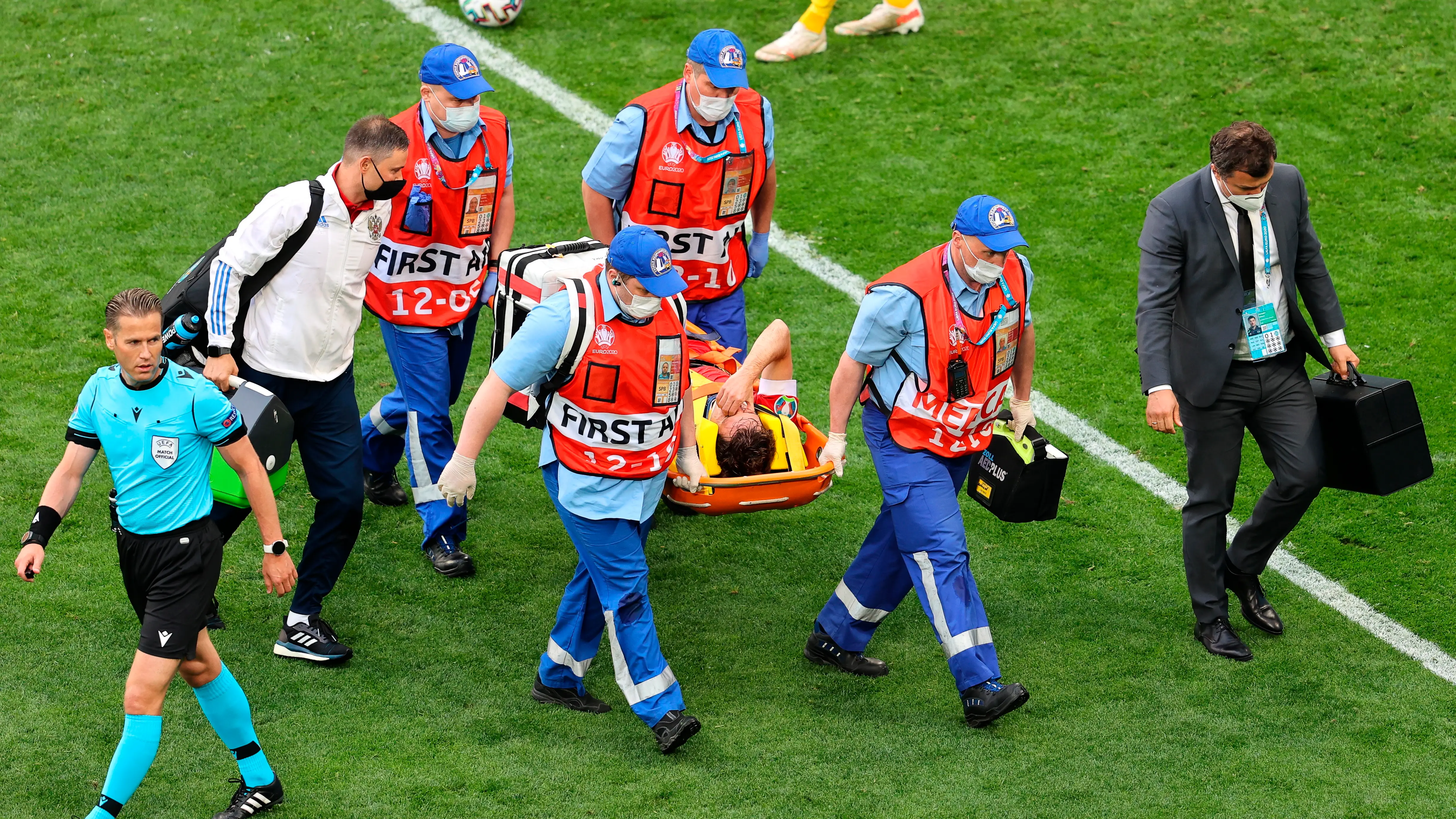 Mario Fernandes, hospitalizado tras una aparatosa caída durante un partido de la Eurocopa Mario Fernandes, hospitalizado tras una aparatosa caída durante un partido de la Eurocopa