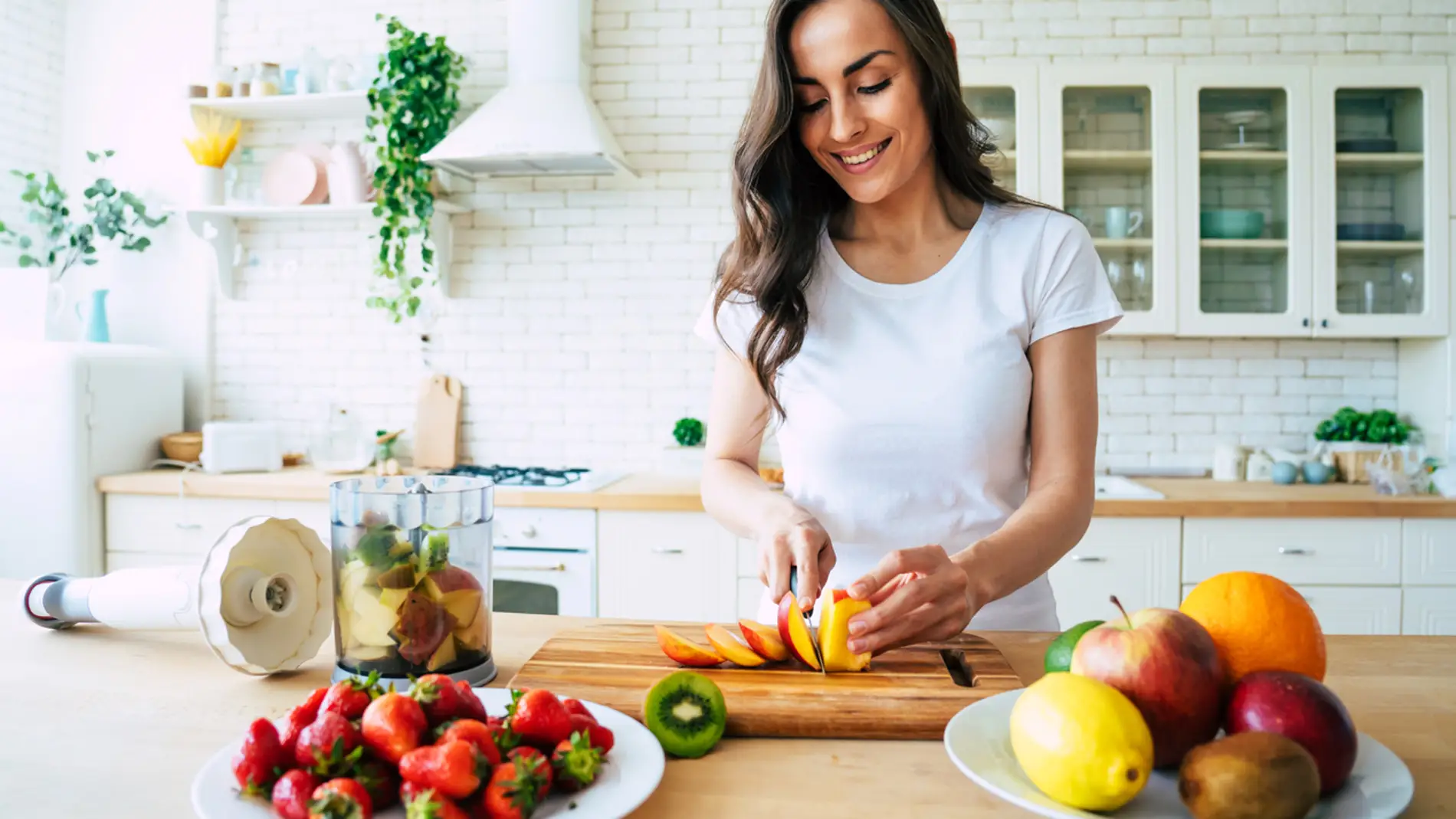 Cuatro batidos saludables con frutas y verduras congeladas (y está el batido preferido de Thor)