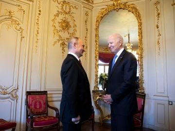 Vladimir Putin y Joe Biden 