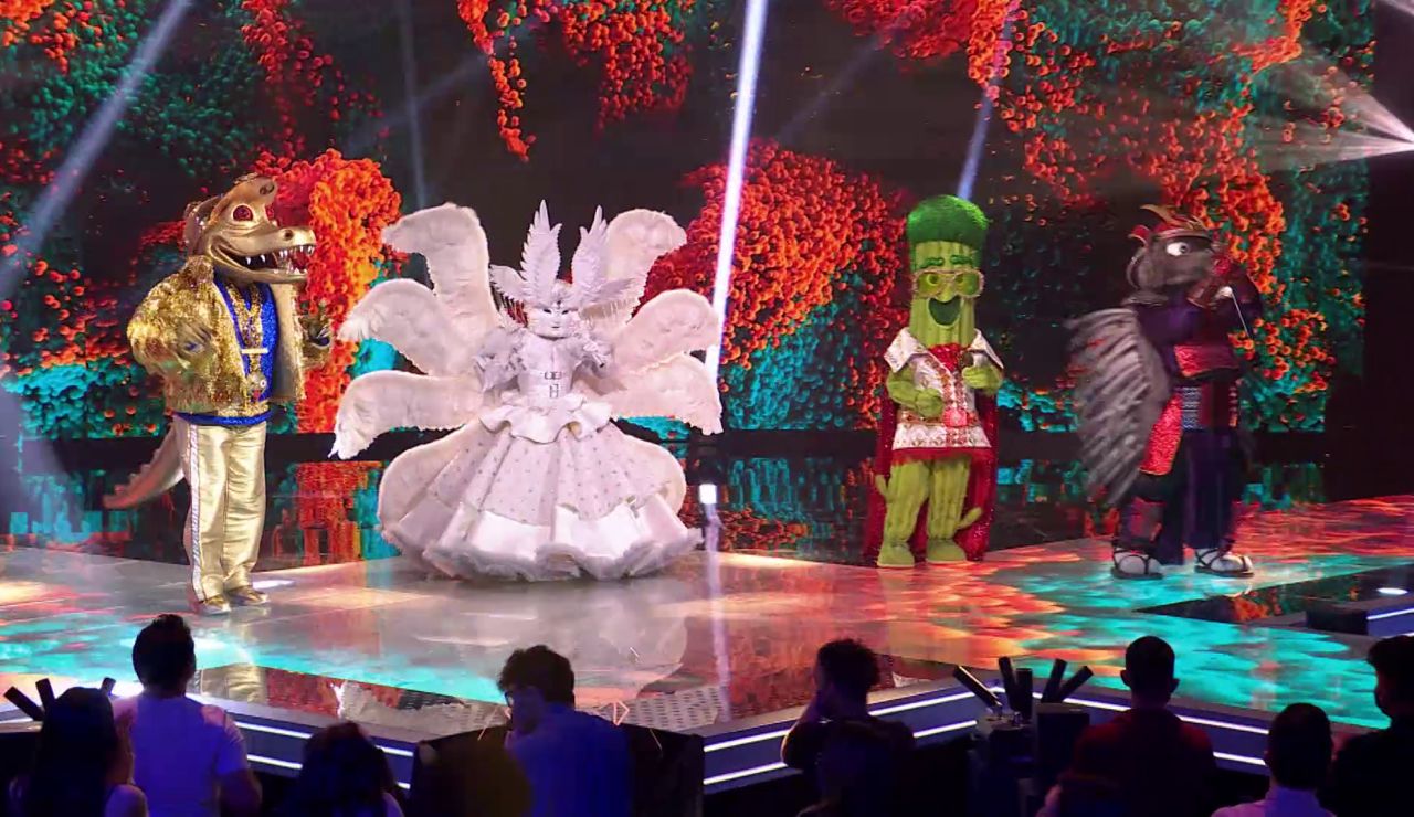 Así comienza una noche mágica en 'Mask Singer', con dos superestrellas desenmascaradas y Ana Obregón como investigadora invitada