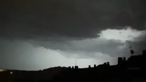 Tormentas de verano Grandes tormentas eléctricas dejan 1.500 rayos en tres noches en Ourense y Lugo