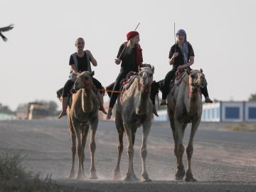 Las mujeres también podrán competir en carreras de camellos en Emiratos por primera vez