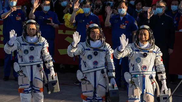 Los 3 astronautas chinos a borde de la Shenzhou-12 Los 3 astronautas chinos a borde de la Shenzhou-12