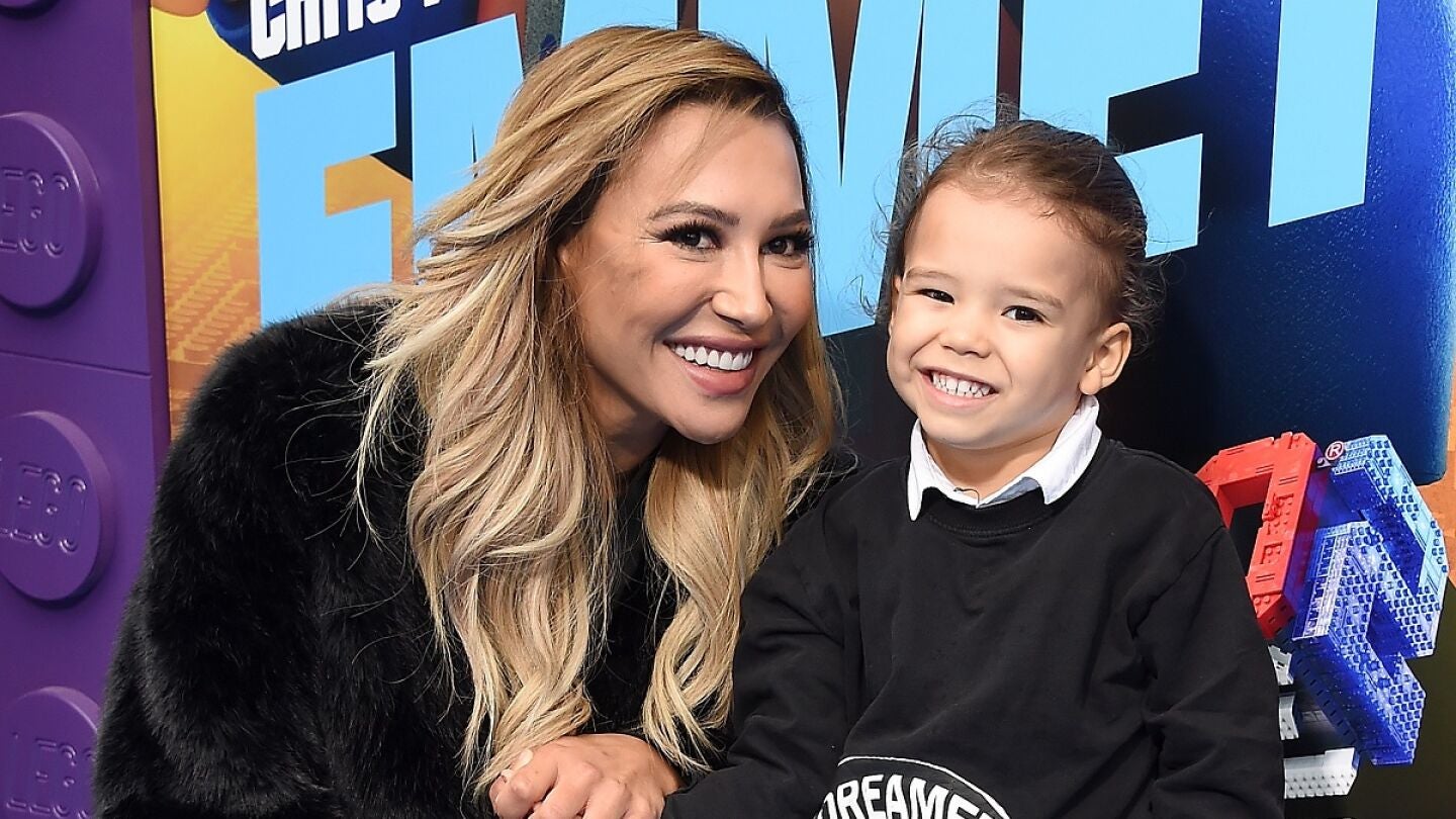 Naya Rivera y su hijo Josey en la premiere de 'La LEGO pel&iacute;cula'