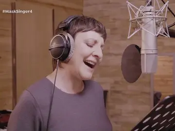 Eva Hache, durante la grabación de ‘Mask Singer’: “Estos tres versos son los que me matan viva” Eva Hache, durante la grabación de ‘Mask Singer’: “Estos tres versos son los que me matan viva”