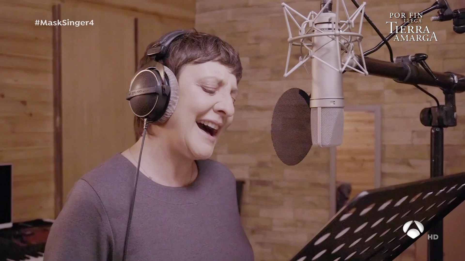 Eva Hache, durante la grabación de ‘Mask Singer’: “Estos tres versos son los que me matan viva” Eva Hache, durante la grabación de ‘Mask Singer’: “Estos tres versos son los que me matan viva”