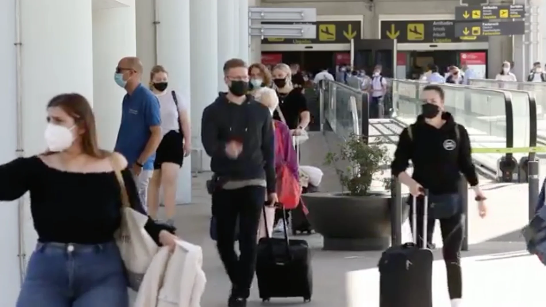 Turistas británicos podrían empezar a llegar a España con la modificación de las restricciones.