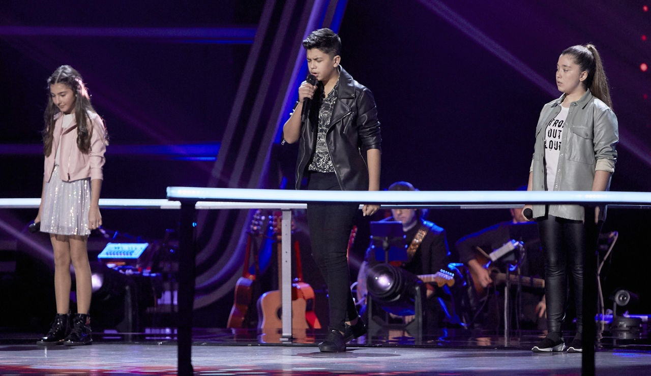 Leonor, Dayron y Rocío cantan 'Ángel caído' en las Batallas de 'La Voz Kids'