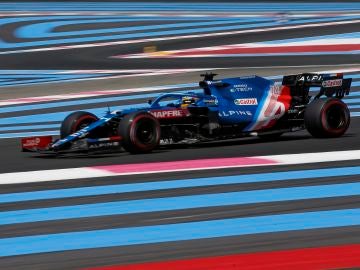 Fernando Alonso vuela en los Libres del GP de Francia