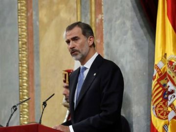 Felipe VI inicia su estancia en Baleares con una recepción a las autoridades locales