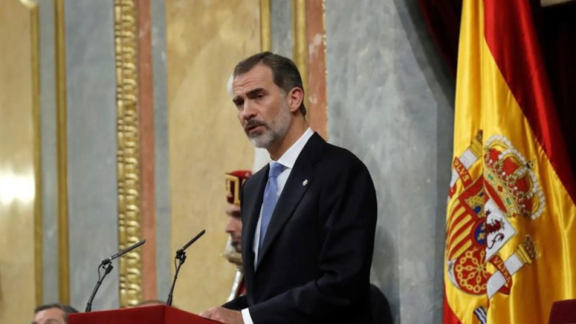 Felipe VI inicia su estancia en Baleares con una recepción a las autoridades locales