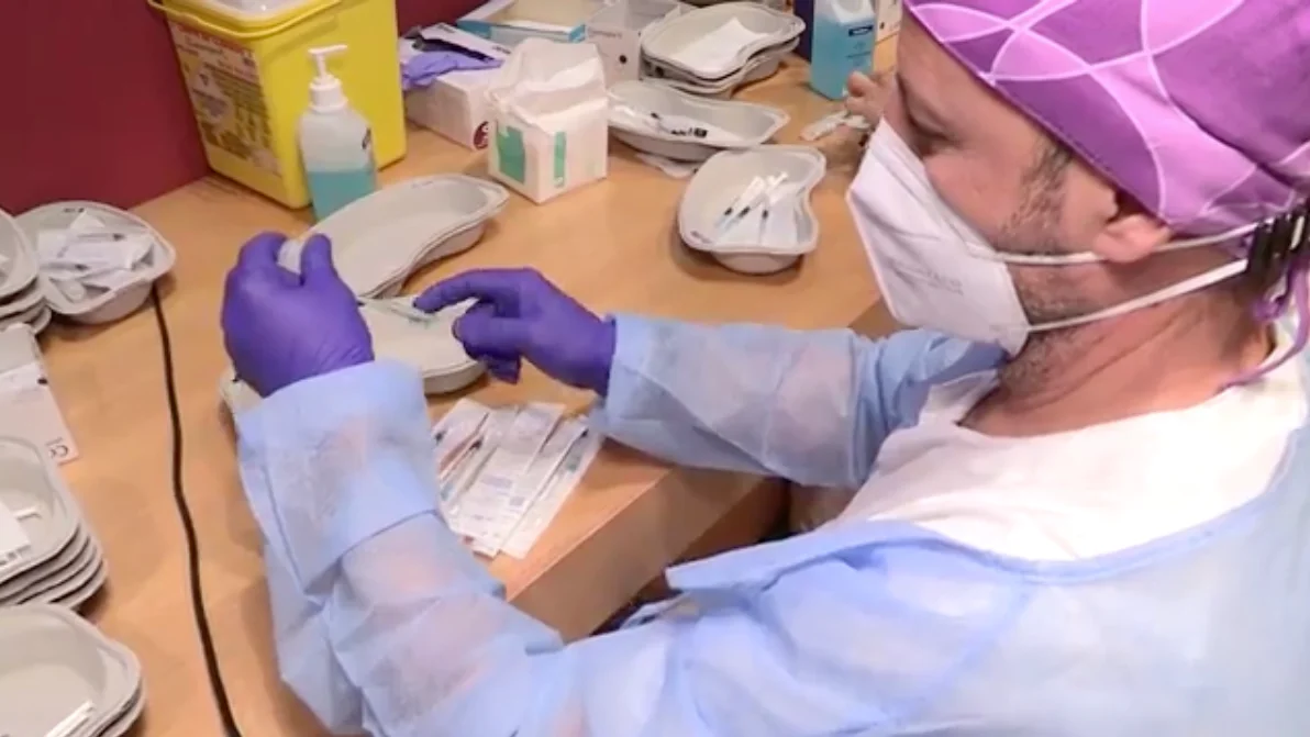 La vacunaci&oacute;n contra el coronavirus en pacientes con s&iacute;ntomas persistentes es segura.