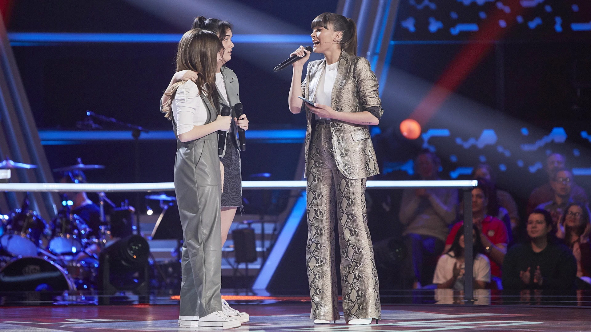 Aitana canta ‘Con la miel en los labios’ con María y Sonia en las Batallas de ‘La Voz Kids’ Aitana canta ‘Con la miel en los labios’ con María y Sonia en las Batallas de ‘La Voz Kids’