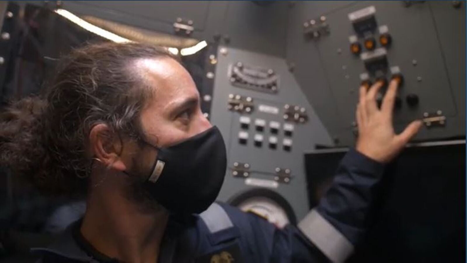 La alternativa más probable es que un submarino releve al Ángeles Alvariño en la búsqueda de Anna y Tomás Gimeno