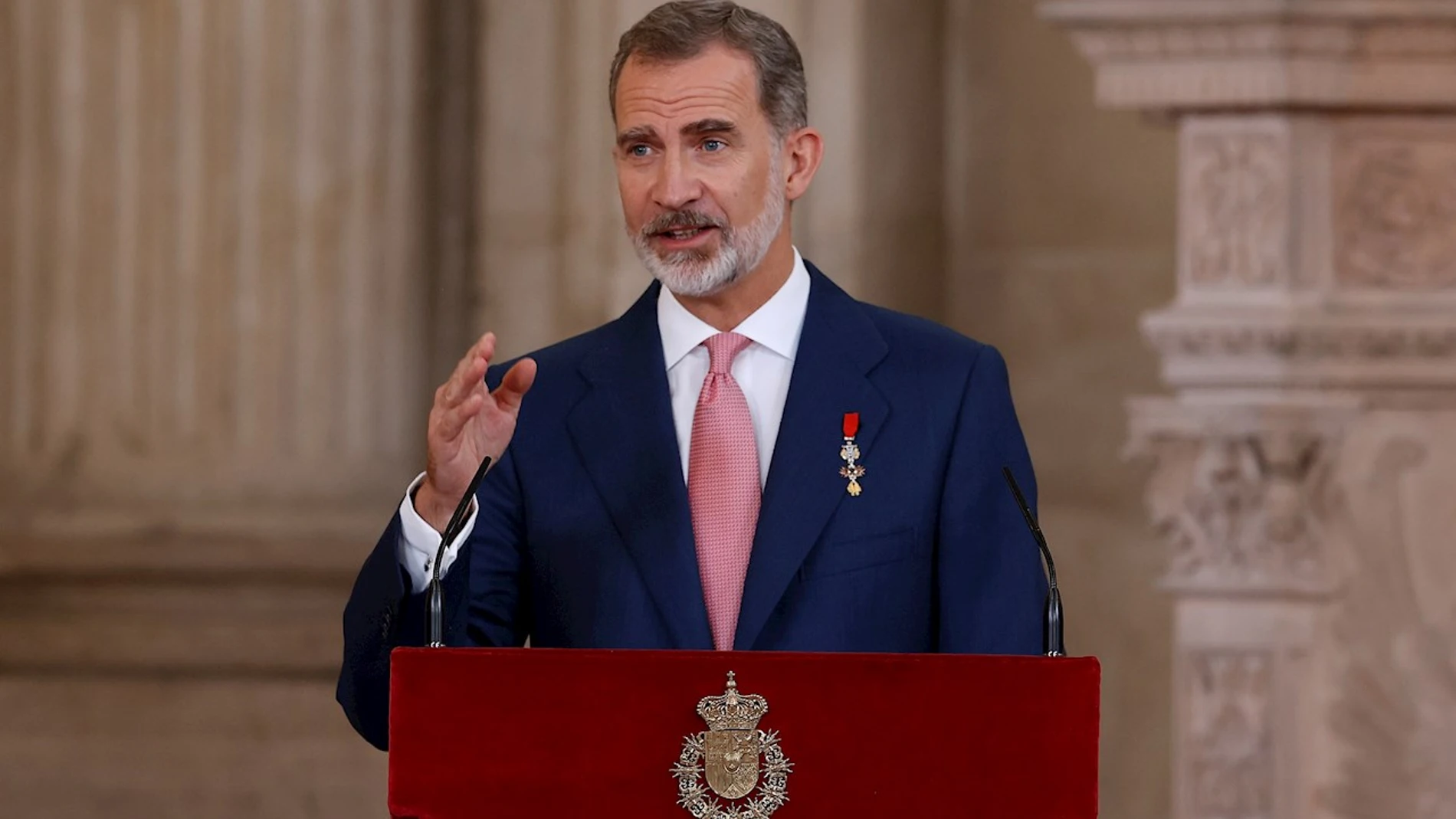 El rey Felipe pronuncia un discurso durante el acto de imposición de condecoraciones de la Orden del Mérito Civil
