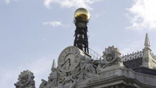 Reloj en la fachada de la sede del Banco de Espa&ntilde;a