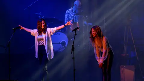 'Ella Baila Sola' 'Ella Baila Sola'