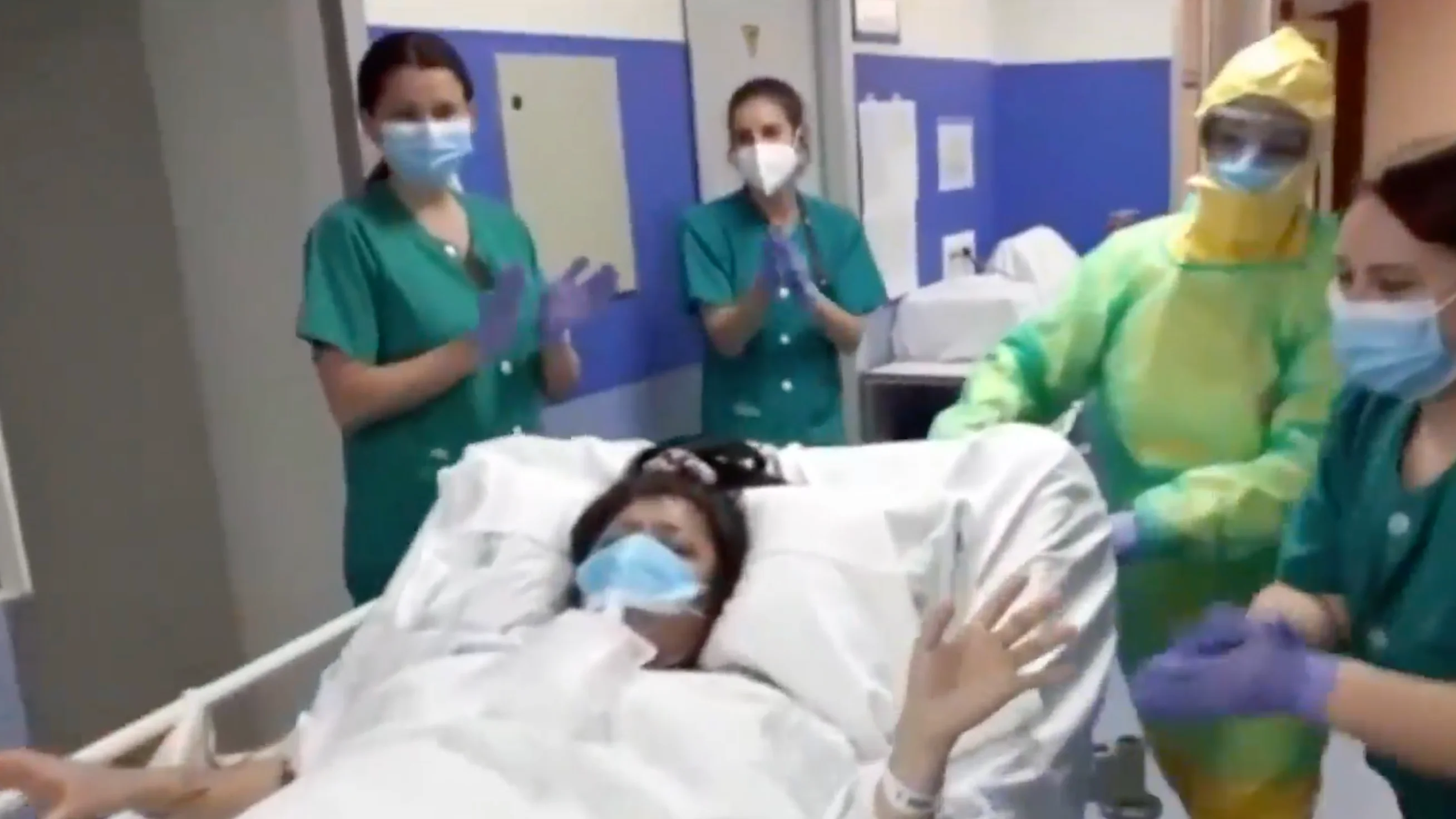 Mujer en el hospital por el coronavirus Mujer en el hospital por el coronavirus