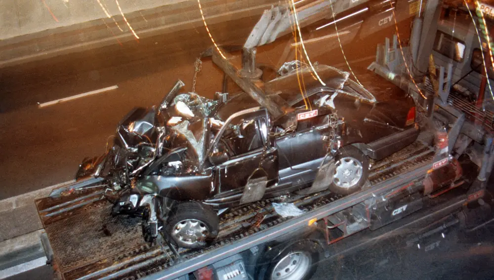 Así quedó el coche tras el accidente en el que viajaba la princesa Diana y Dodi Al-Fayed