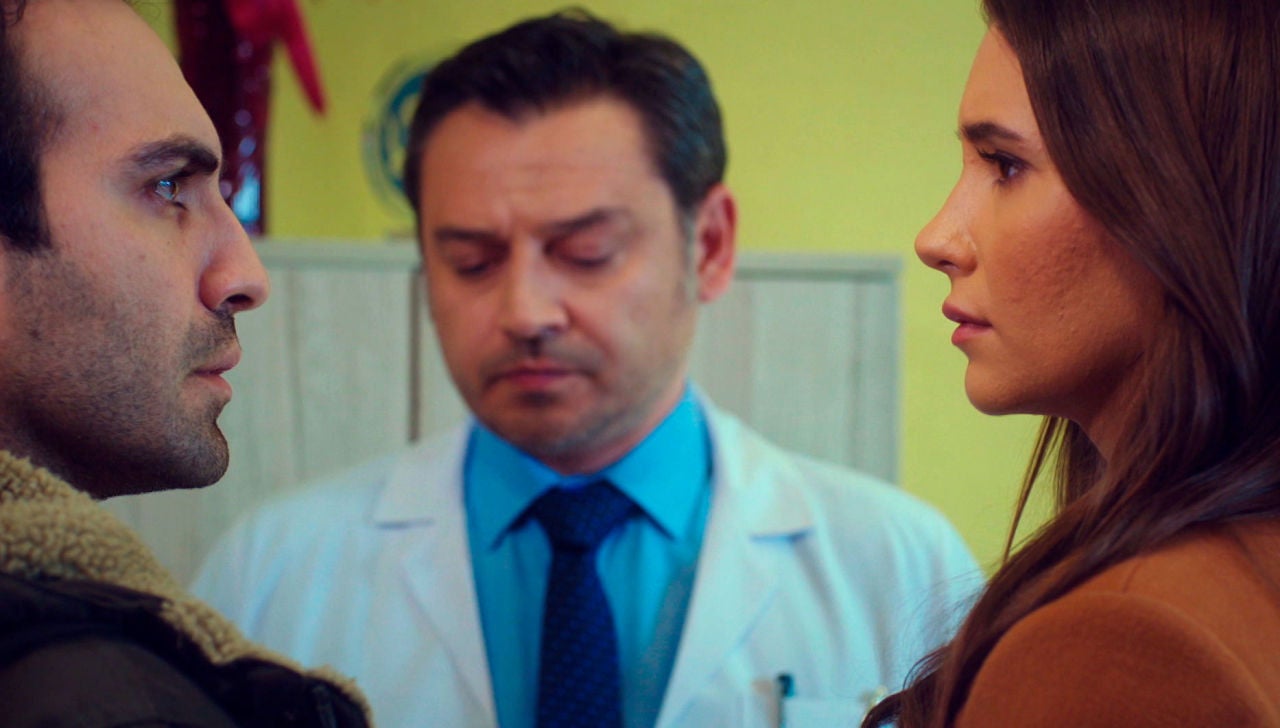 Demir y Candan, destrozados tras las palabras del doctor Demir y Candan, destrozados tras las palabras del doctor