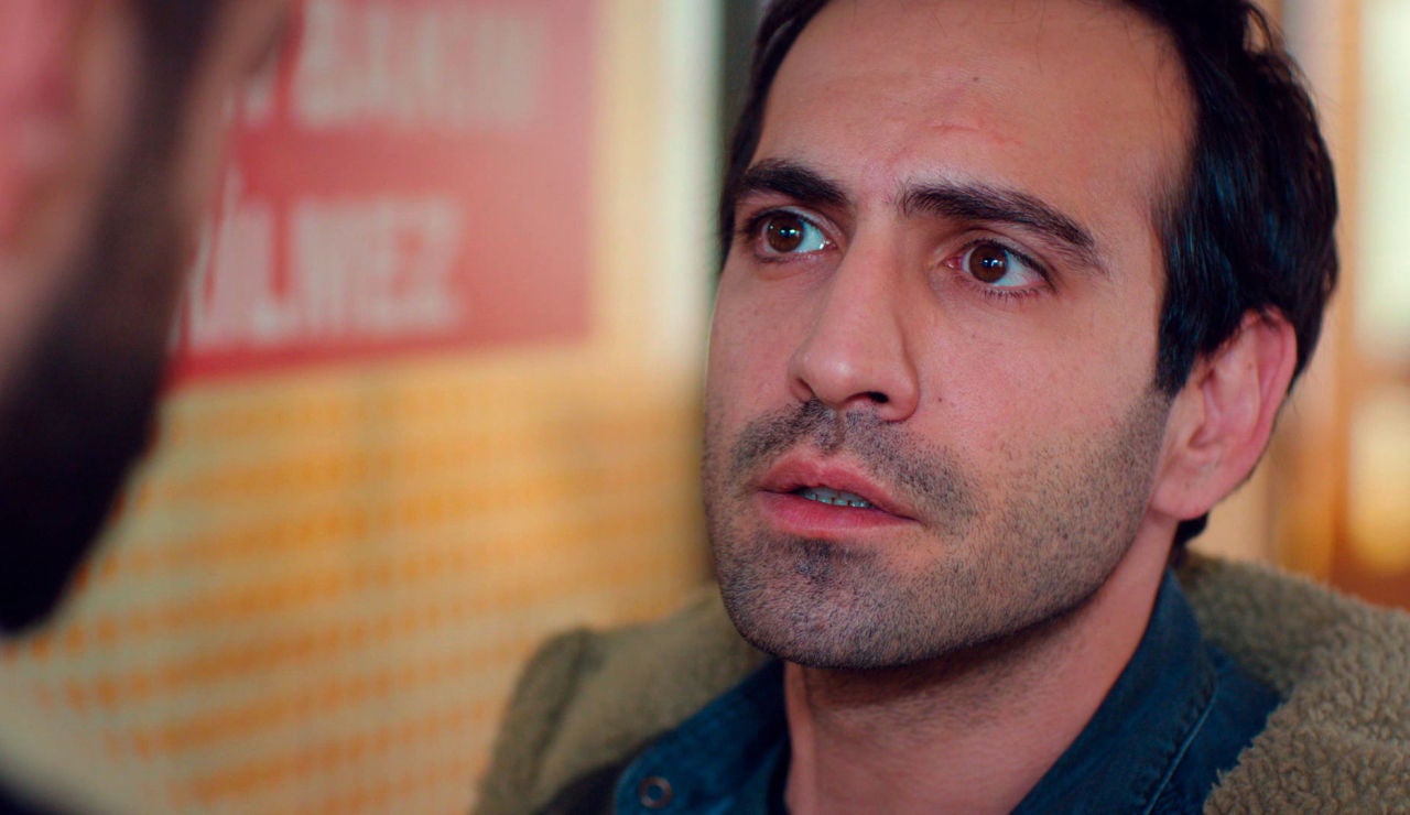Cemal confiesa a Demir el desgarrador secreto de Ugur Cemal confiesa a Demir el desgarrador secreto de Ugur