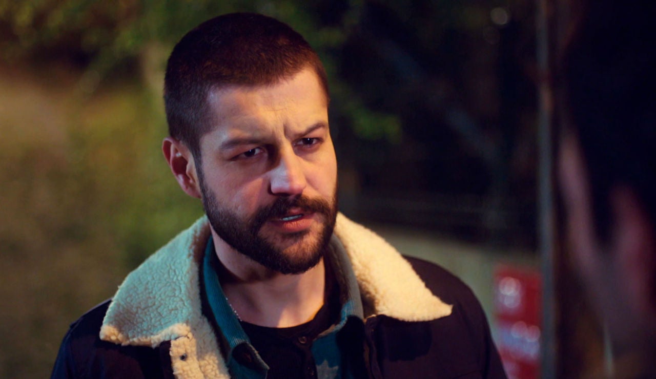 Cemal delata a Ugur ante Demir: así fue la trágica noche que lo cambió todo para los tres amigos Cemal delata a Ugur ante Demir: así fue la trágica noche que lo cambió todo para los tres amigos