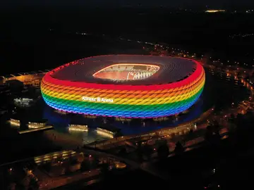 Múnich pide iluminar el Allianz Arena con un arcoíris en el partido contra Hungría para hacer frente a la homofobia Múnich pide iluminar el Allianz Arena con un arcoíris en el partido contra Hungría para hacer frente a la homofobia