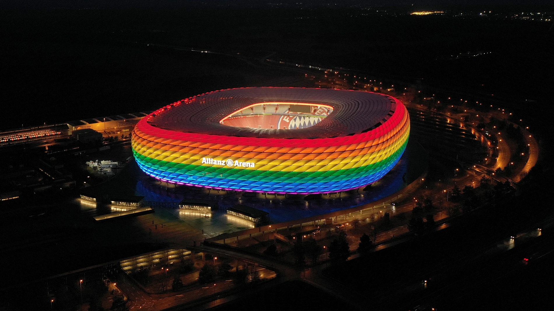 Múnich pide iluminar el Allianz Arena con un arcoíris en el partido contra Hungría para hacer frente a la homofobia