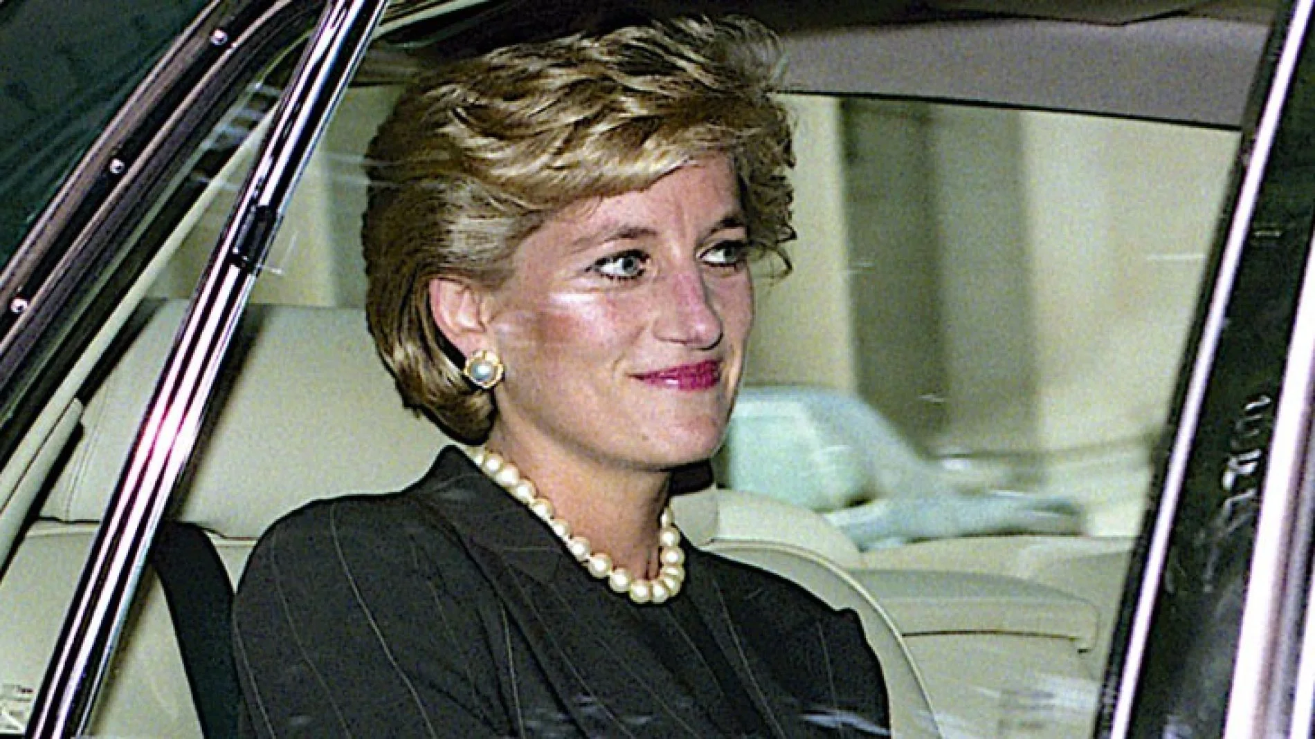 La estatua en homenaje a Lady Di une a los príncipes Guillermo y Enrique en el 60 cumpleaños de la princesa La estatua en homenaje a Lady Di une a los príncipes Guillermo y Enrique en el 60 cumpleaños de la princesa