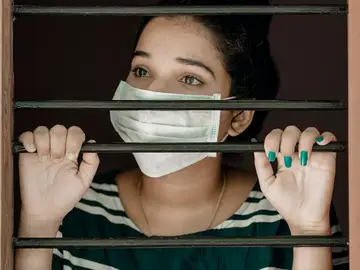 Fin de la mascarilla en exteriores, llega el síndrome de la cara vacía Fin de la mascarilla en exteriores, llega el síndrome de la cara vacía