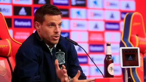 César Azpilicueta durante la rueda de prensa ofrecida este lunes en la Ciudad del Fútbol de Las Rozas César Azpilicueta durante la rueda de prensa ofrecida este lunes en la Ciudad del Fútbol de Las Rozas