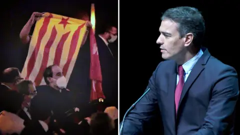 Uno de los independentistas que ha pedido "amnistía" durante la intervención de Sánchez en el Gran Teatro Liceu de Barcelona Uno de los independentistas que ha pedido "amnistía" durante la intervención de Sánchez en el Gran Teatro Liceu de Barcelona