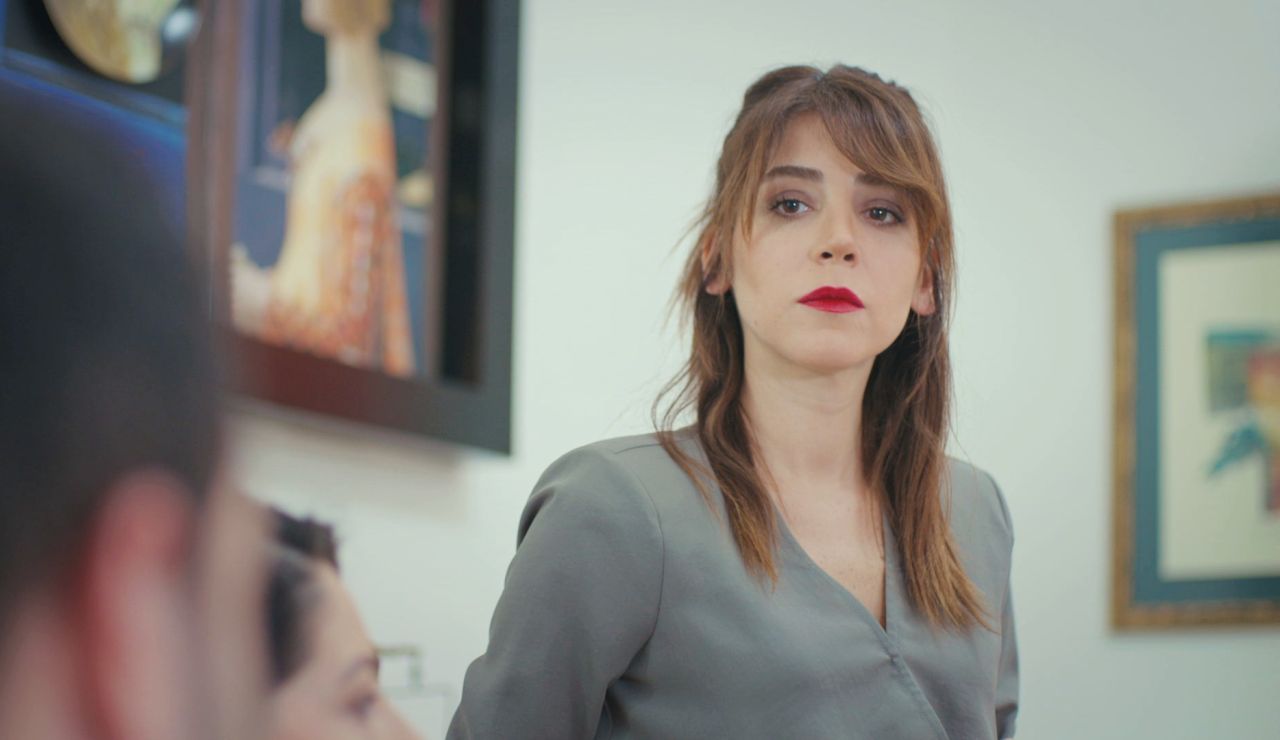 La visita con la que Raif pone celosa a Ceyda… ¡para después declararle su amor! La visita con la que Raif pone celosa a Ceyda… ¡para después declararle su amor!