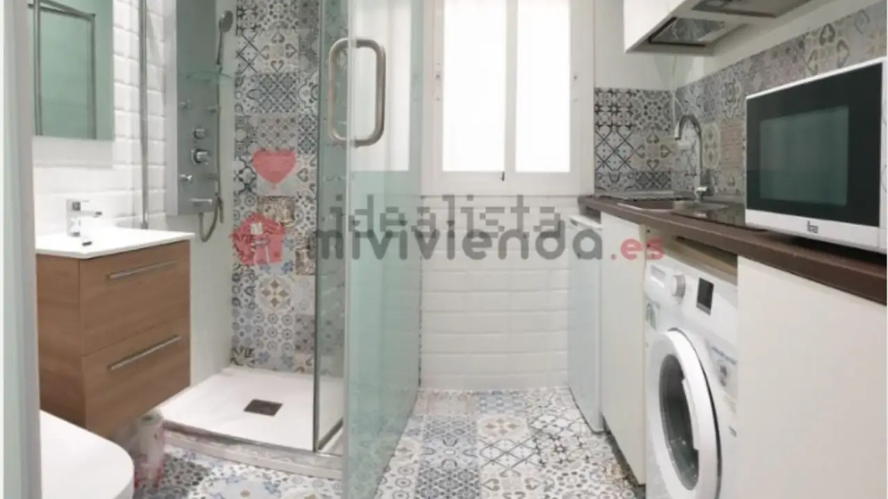 Idealista anuncia un piso con el ba&ntilde;o dentro de la cocina por 550 euros al mes