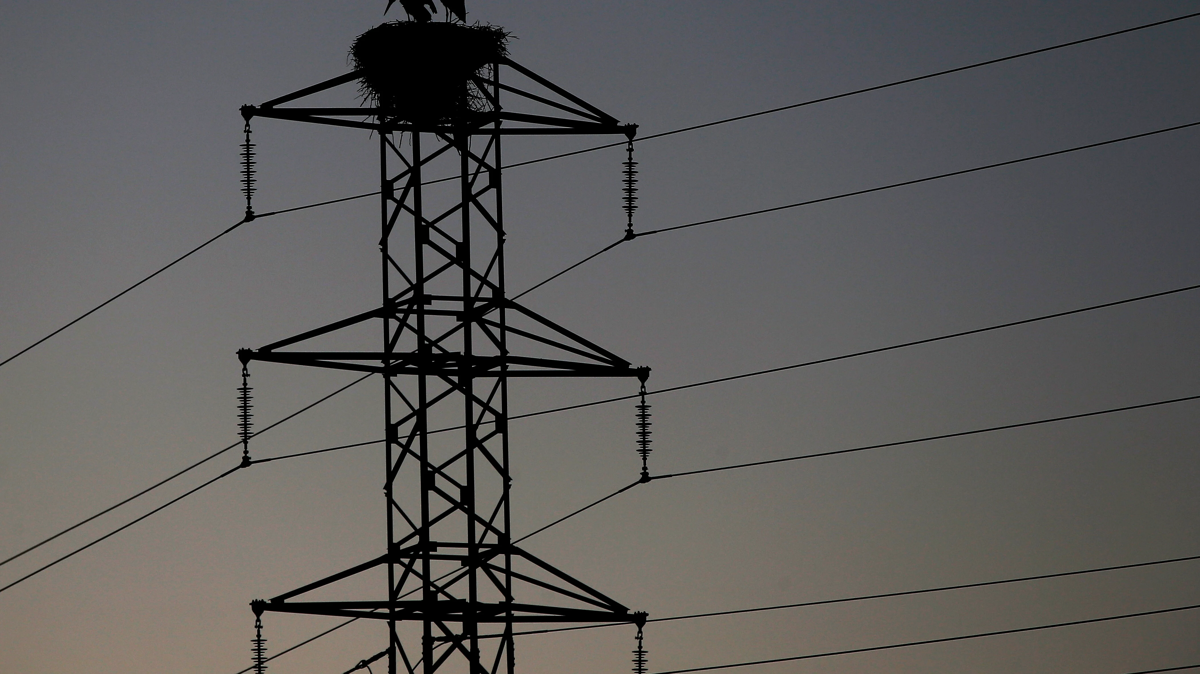 La bajada del IVA de la luz al 10% se aprobará este jueves en el Consejo de Ministros La bajada del IVA de la luz al 10% se aprobará este jueves en el Consejo de Ministros