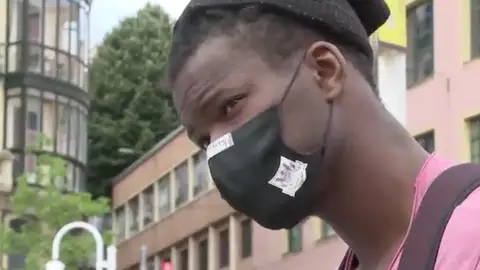 Mohamed rescató a un hombre de morir ahogado en Bilbao. Mohamed rescató a un hombre de morir ahogado en Bilbao.