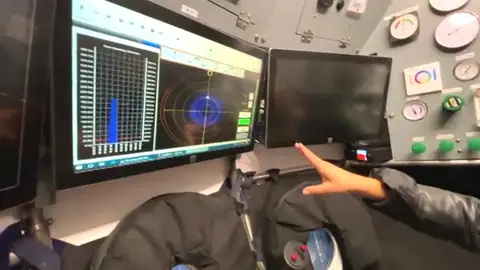 El submarino Piscis VI que podría reemplazar al Ángeles Alvariño en Tenerife, desde dentro El submarino Piscis VI que podría reemplazar al Ángeles Alvariño en Tenerife, desde dentro